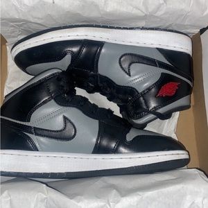 Jordan 1 shadow toes size 6